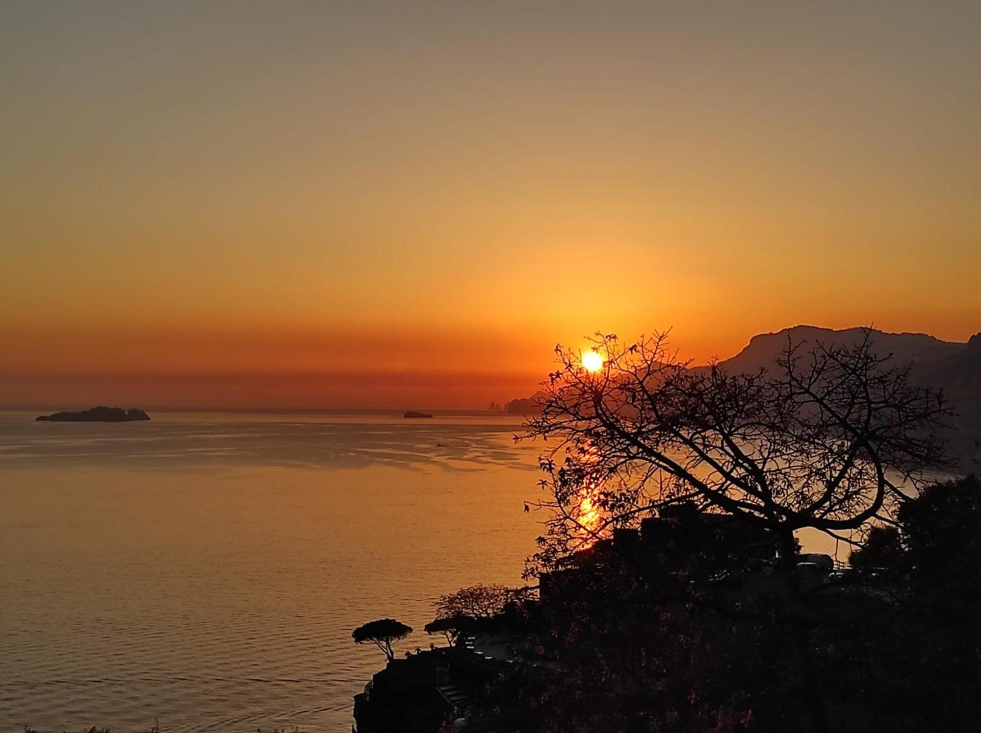 Rays Of Sun - Apartment Positano Bagian luar foto